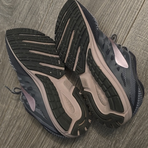 Brooks Revel Women's Charcoal and Blush Athletic Shoes. - Picture 4 of 12